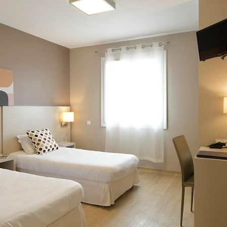 Logis Hotel & Restaurant Le Pardaillan Gondrin エクステリア 写真